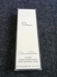 Oscar by Oscar De La Renta 2.25 oz Hand Treatment Cr
